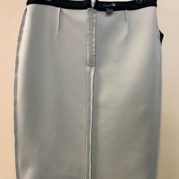 • Beautiful skirt - Picture 8 of 9